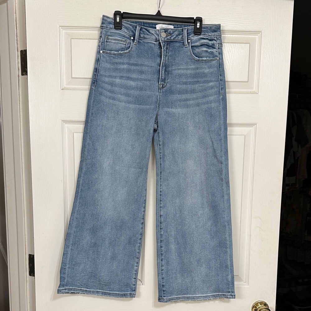 Classic Blue Wide-Leg Cropped Jeans